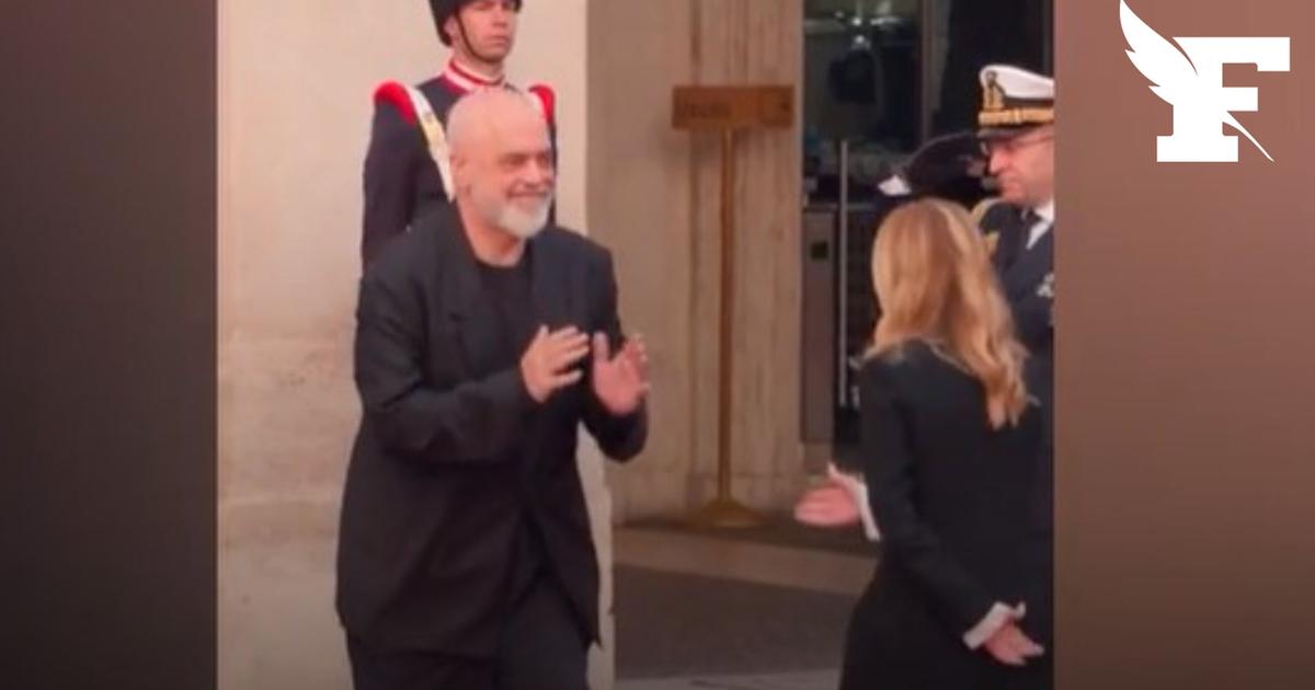 Quand le premier ministre albanais s’agenouille devant Giorgia Meloni en fervent admirateur