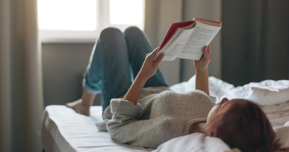 «Un enfant qui a passé une heure à scroller est incapable de lire» : comment les écrans tuent le goût de la lecture chez les jeunes Français