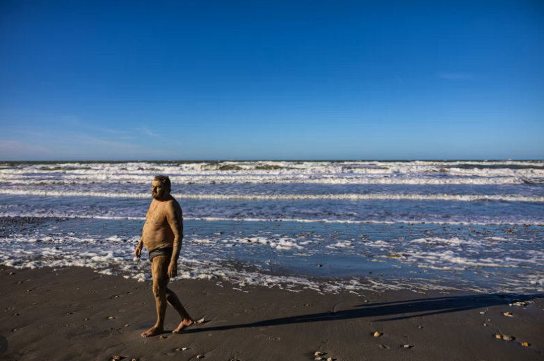 Le nageur de l'extrême Stève Stievernart devient le premier homme à boucler «la triple couronne du bout du monde»