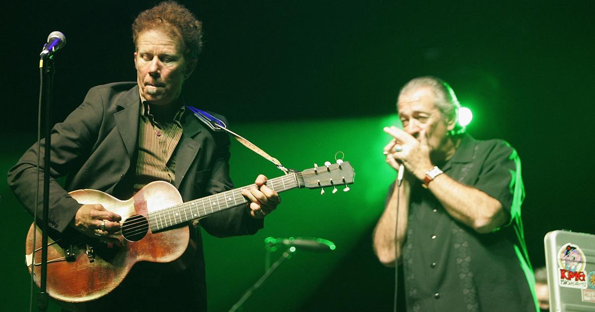 Pour son grand retour, Massive Attack collabore avec Tom Waits et fustige le gouvernement américain