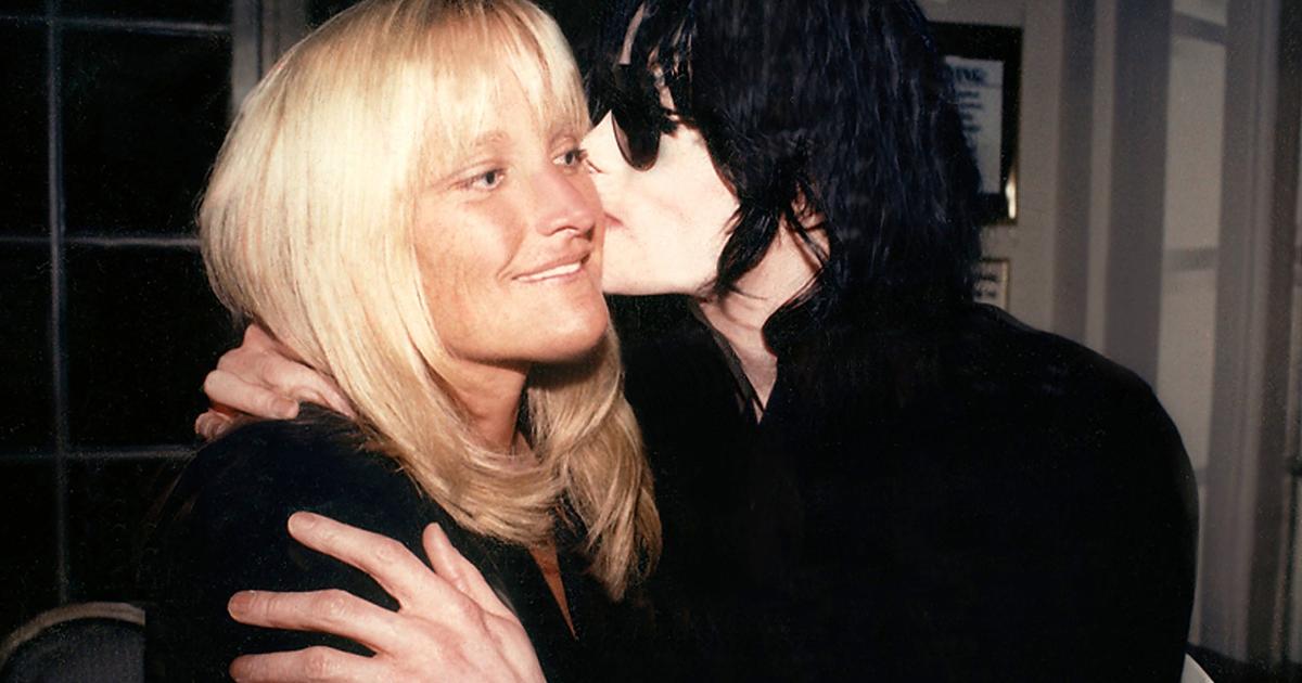¿Quién es Debbie Rowe, la enfermera, ex esposa y madre de los dos hijos de Michael Jackson, que se ha ganado a toda la familia en su contra?