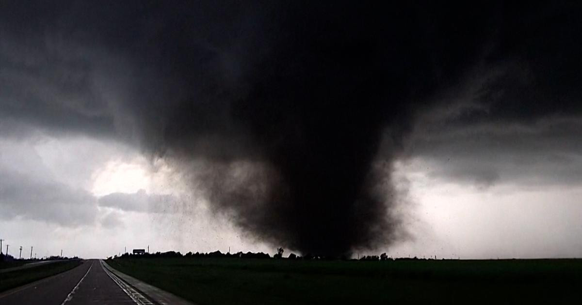 United States: Terrifying images of a tornado near an air base in Oklahoma
