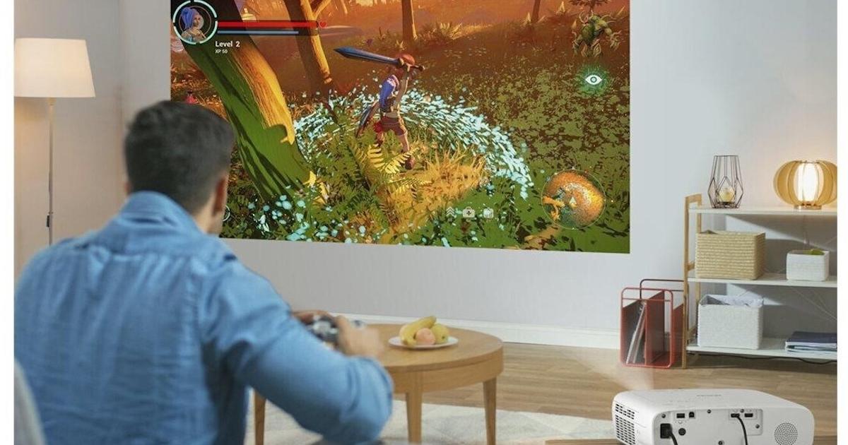 This Epson projector transforms your living room into a XXL cinema… without breaking the budget.