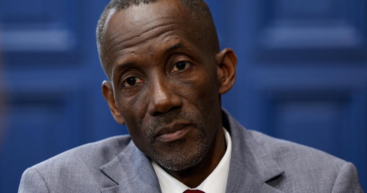 Portrait présidentiel décroché à Saint-Denis : Bally Bagayoko sommé par le préfet de reconsidérer sa position, le maire persiste et signe