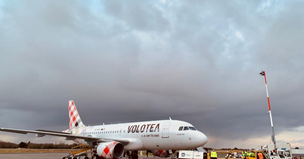 Billets d’avion : l’ajout d’un supplément carburant après l’achat est interdit, avertit l’UE