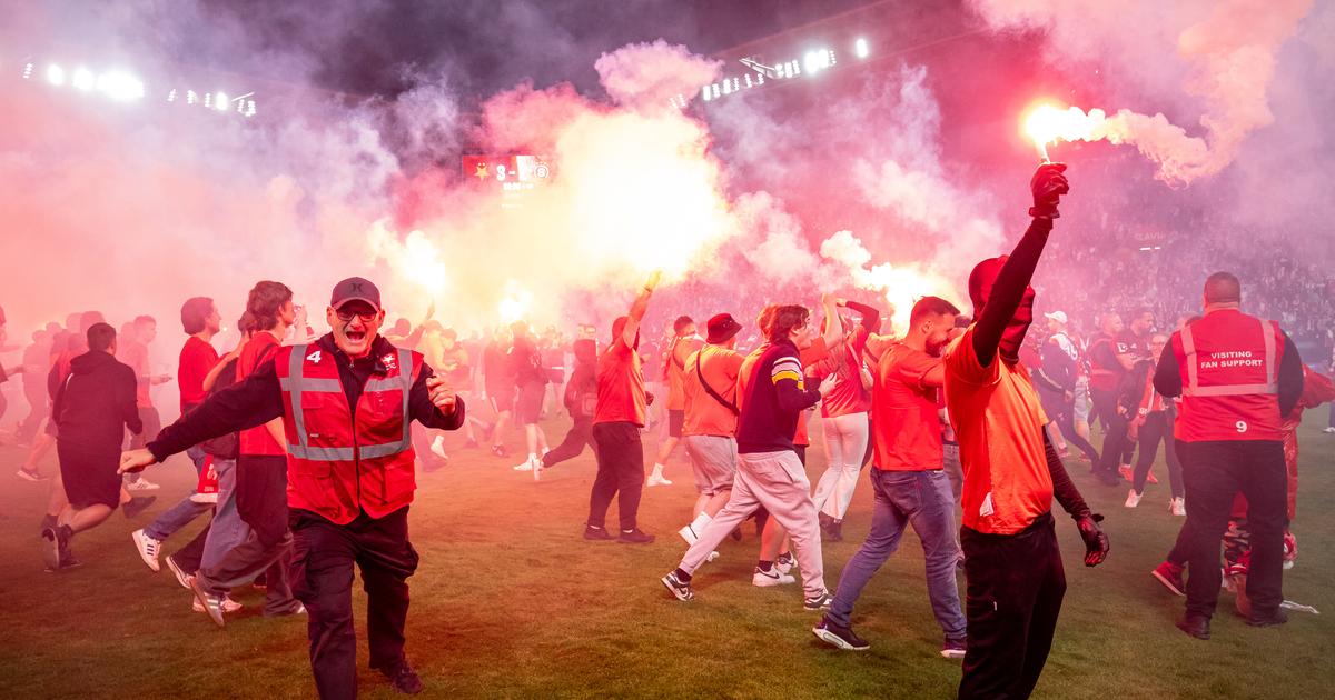 Foot : envahissement de terrain, joueurs agressés, «une honte»... Chaos total dans le derby de Prague