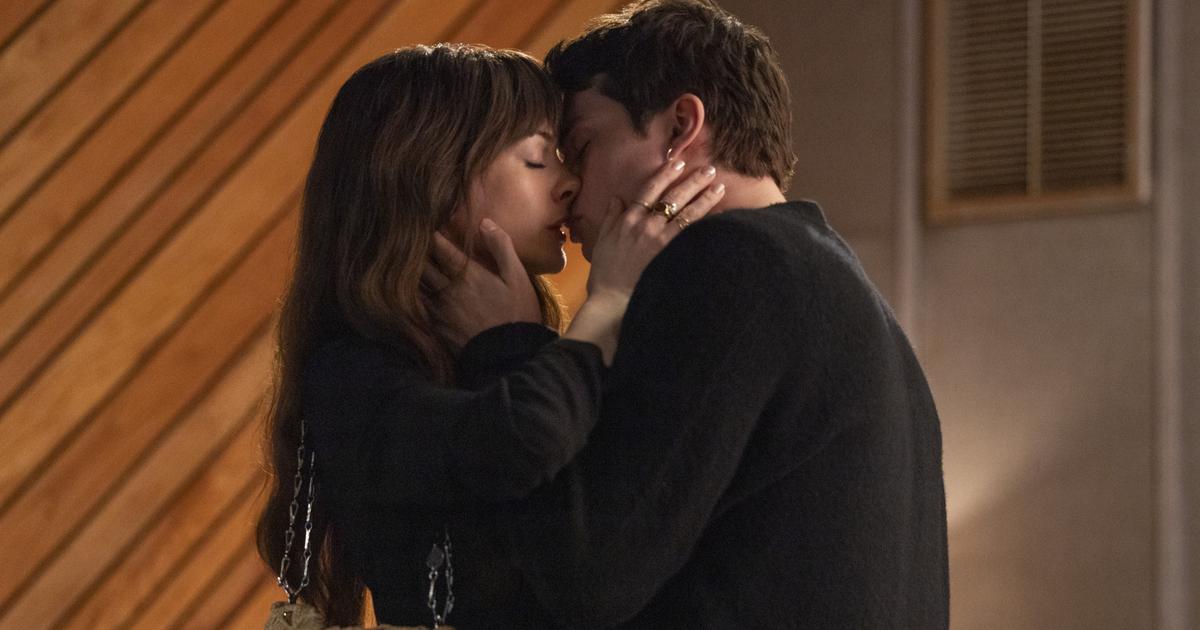 Audiences : quel score pour la comédie romantique L’idée d’être avec toi avec Anne Hathaway sur TF1 ?