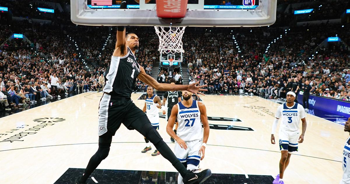 NBA : tirs à trois points, dunks, contres... En vidéo, le nouveau match monstrueux de Wembanyama