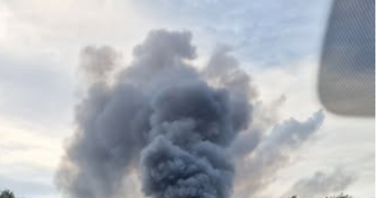 Île-de-France : important incendie dans les Yvelines, un vaste panache de fumée visible à plusieurs kilomètres