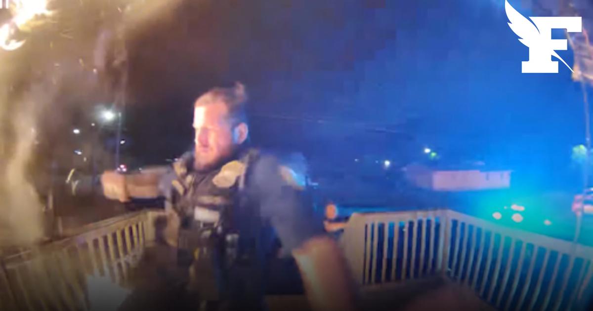 United States: Filmed, a heroic police officer saves a mother and her two children trapped in their burning house
