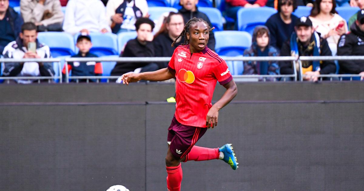 Fútbol: Melchie Dumornay mejor jugadora de la Primera Liga Femenina