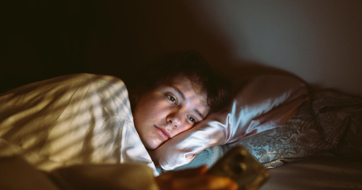 La moitié des jeunes Américains consultent leur téléphone entre minuit et 4h, selon une étude