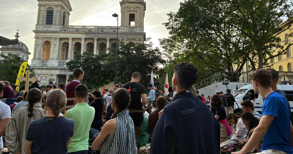 Pentecôte : les images de centaines de pèlerins réunis à Paris avant de partir vers Chartres