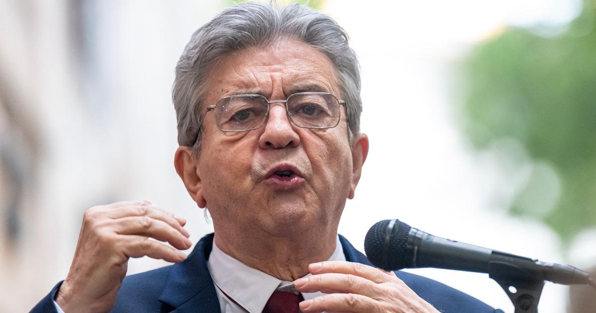 Plusieurs dizaines de personnes, dont Jean-Luc Mélenchon, se sont rassemblées près de L’Olympia à Paris pour s’opposer à Vincent Bolloré
