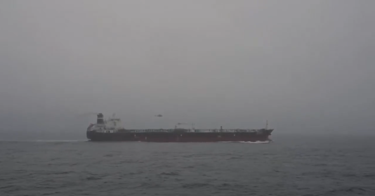 Un pétrolier russe arraisonné dimanche dans l’Atlantique par la France, annonce Emmanuel Macron