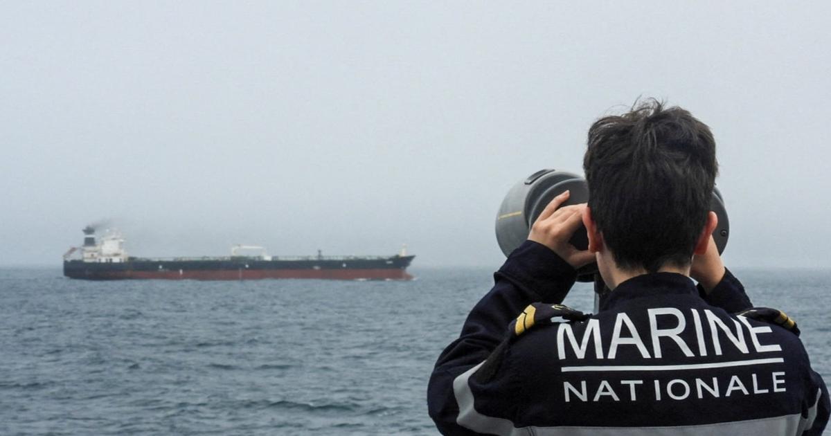 Le pétrolier en provenance de Russie arraisonné par la France attendu mardi matin en baie de Douarnenez