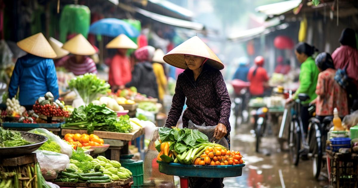 «Petits tabourets en plastique, nouilles bon marché» : au Vietnam, Hanoï perdra-t-elle son âme ?