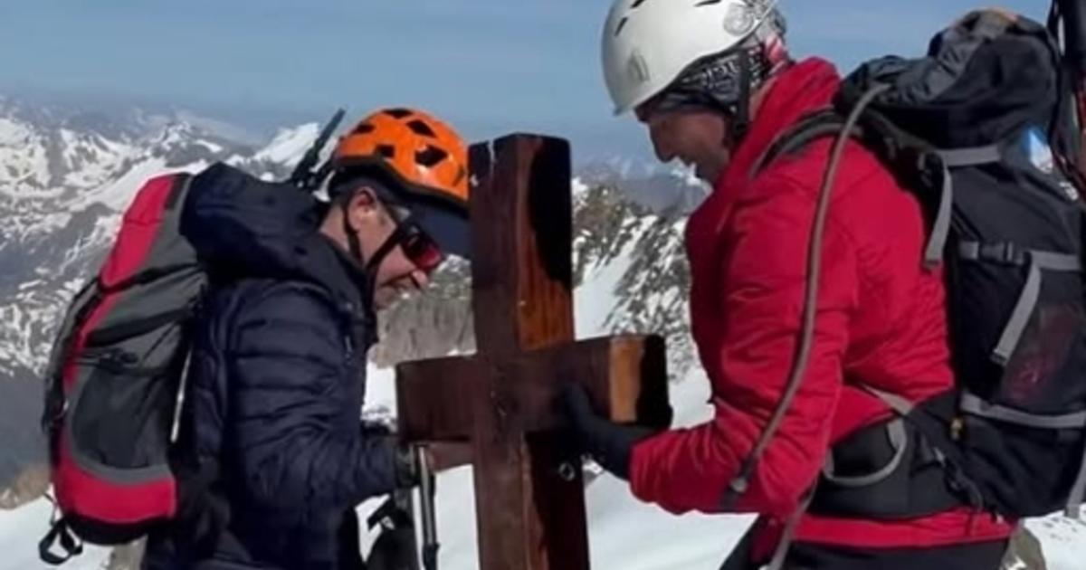 Pyrénées : Maël, 18 ans, est retourné au sommet du Pic d’Aneto pour fixer sa croix qui avait été jetée en contrebas