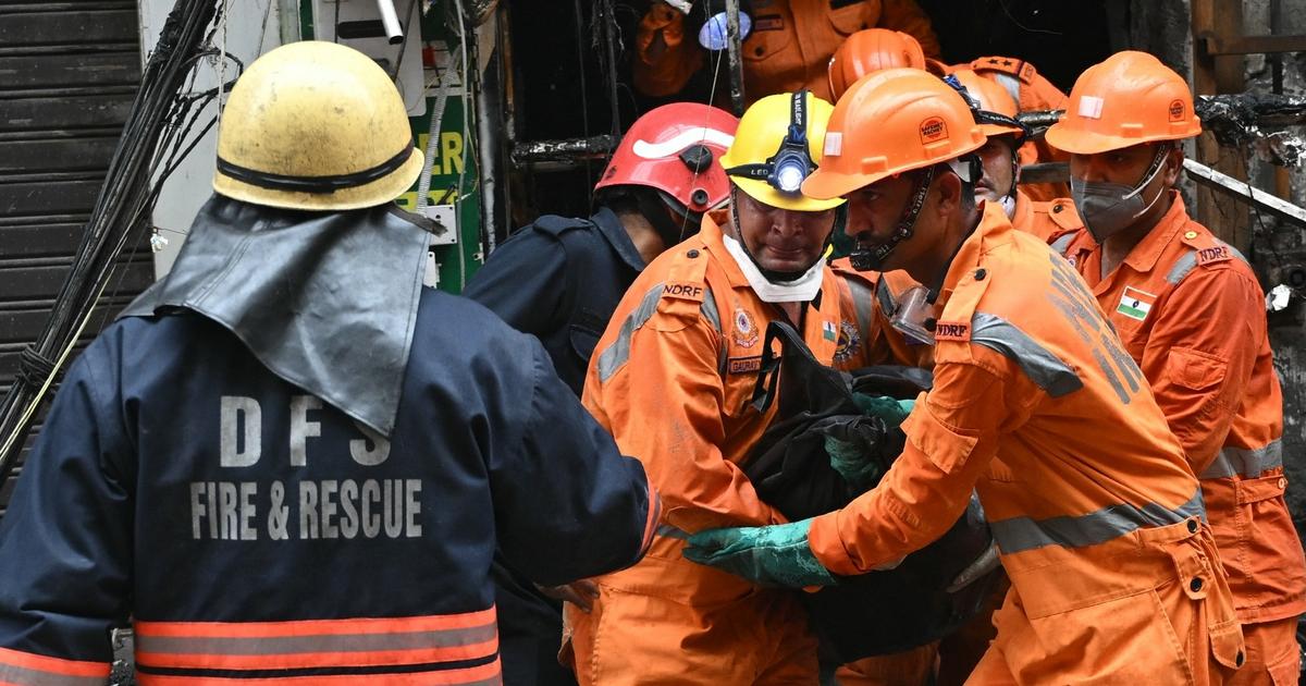 Inde : au moins 21 morts dans l’incendie d’un hôtel de la capitale New Delhi, des recherches toujours en cours