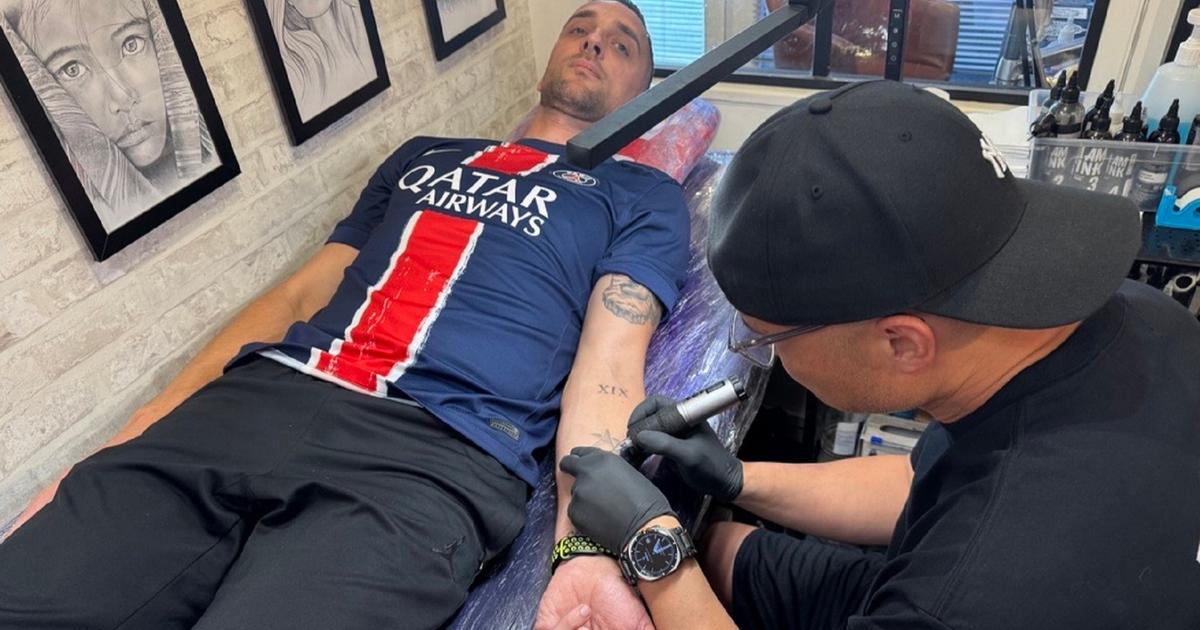 «Il me faut la deuxième étoile» : ces supporters passionnés qui se tatouent les victoires du PSG