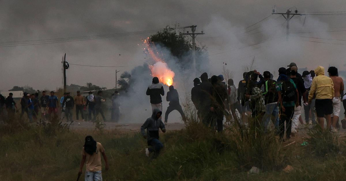 Bolivie: heurts entre policiers et manifestants qui bloquaient une route