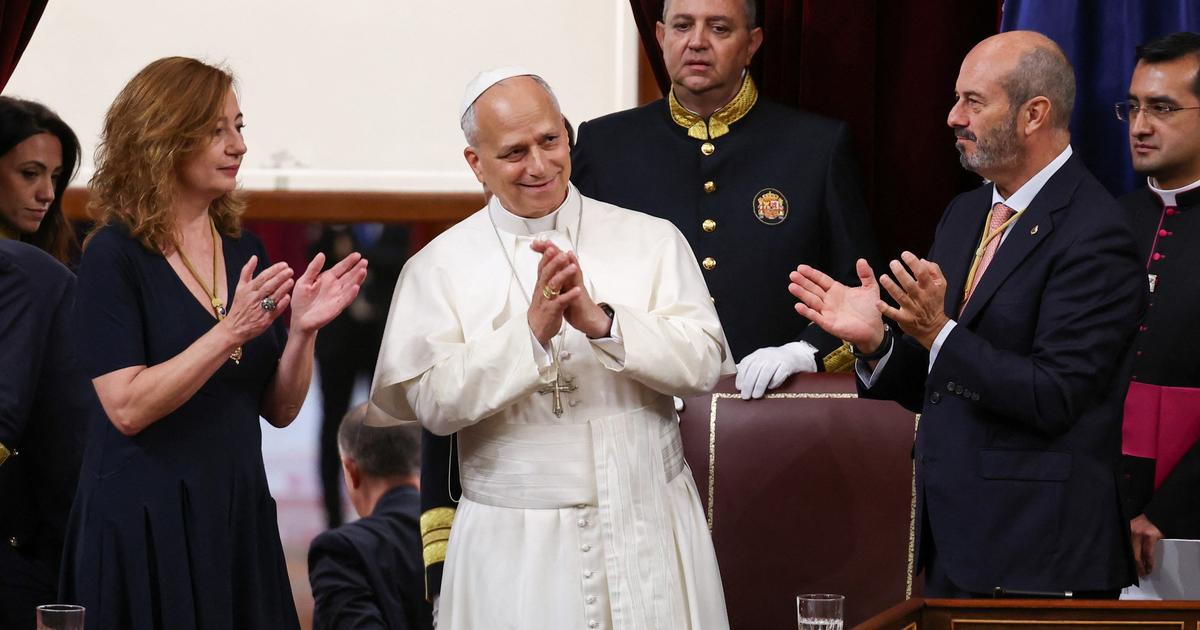 Au Parlement espagnol, Léon XIV se démarque de son prédécesseur le pape François sous les applaudissements
