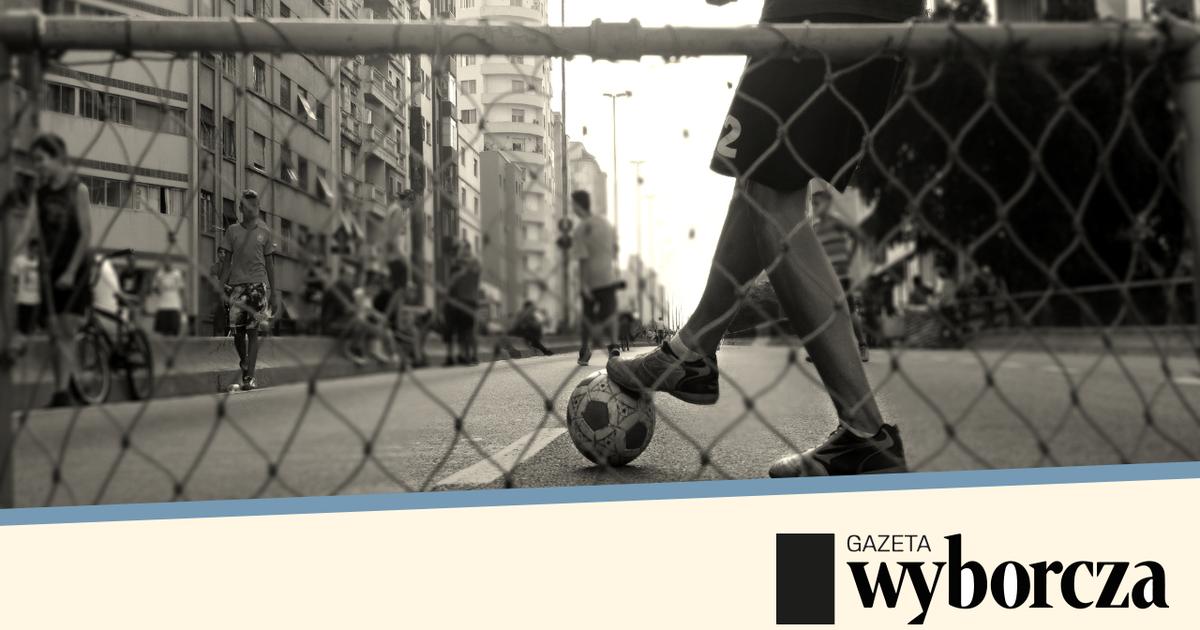 From a counterculture to a commercial recovery: street soccer, an alternative football victim of its own success