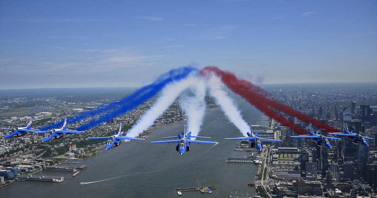 États-Unis: les images de la Patrouille de France survolant New York et la statue de la Liberté