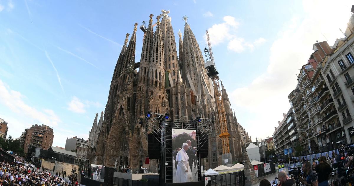 À Barcelone, Léon XIV bénit la plus haute tour de la Sagrada Familia, « phare » de l’Église et « catéchèse de pierres »
