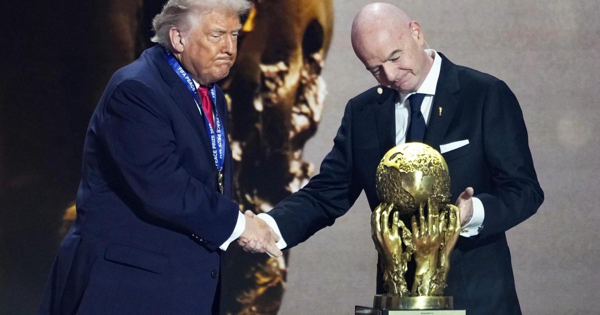 «Quelque chose d’unique dans leur relation» : main dans la main, Donald Trump et Gianni Infantino se moquent des polémiques