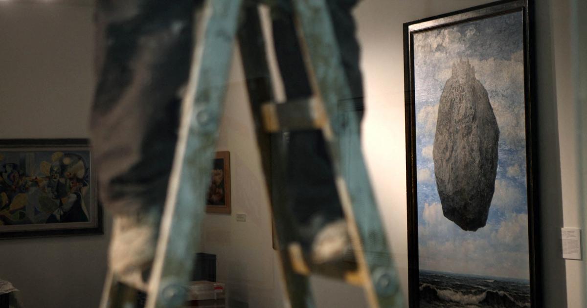 Un jeune garçon endommage un tableau de Magritte avec une pomme de pin au Musée d’Israël de Jérusalem