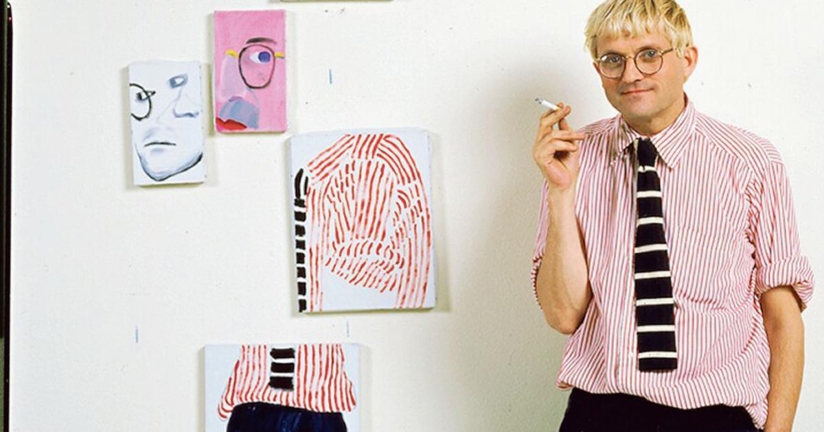 «Par ses costumes colorés, David Hockney se fondait, non pas dans le paysage, mais dans ses paysages»: la disparition de l’artiste au « bigger look»