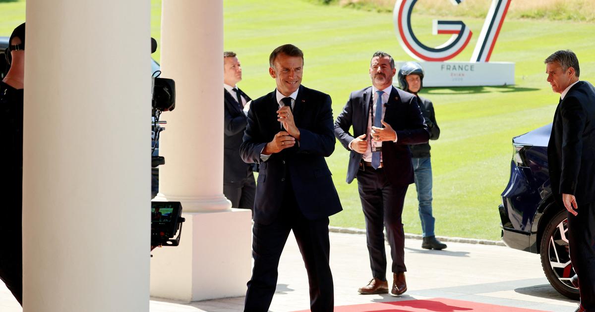 Carburants : le gouvernement va «s'assurer» que la baisse des cours soit «bien répercutée à la pompe», affirme Emmanuel Macron