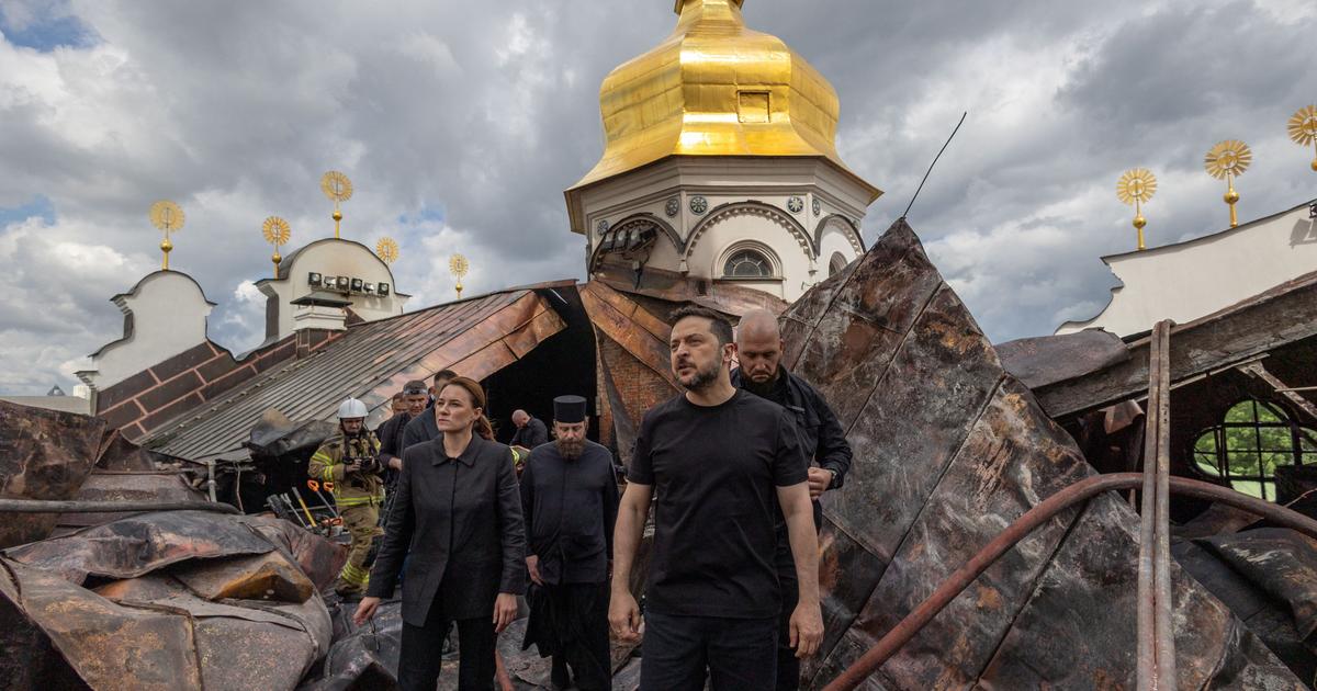 Dômes détruits, charpente calcinée... La Dormition de Kiev, cible des frappes russes