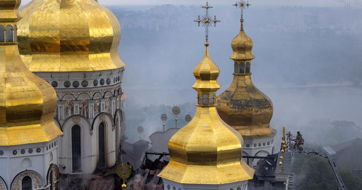 Les images de l’incendie à la Cathédrale La Laure, à Kiev, après une attaque russe