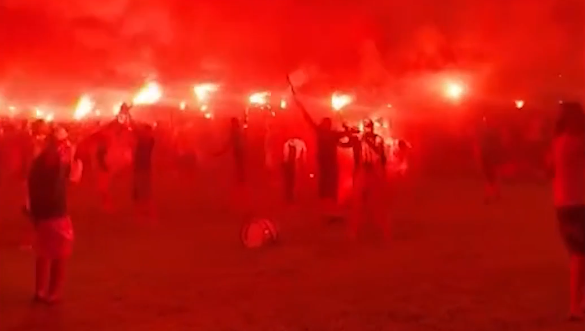 Coupe du monde 2026 : fumigènes, images impressionnantes... En vidéo, les supporters algériens embrasent Kansas City