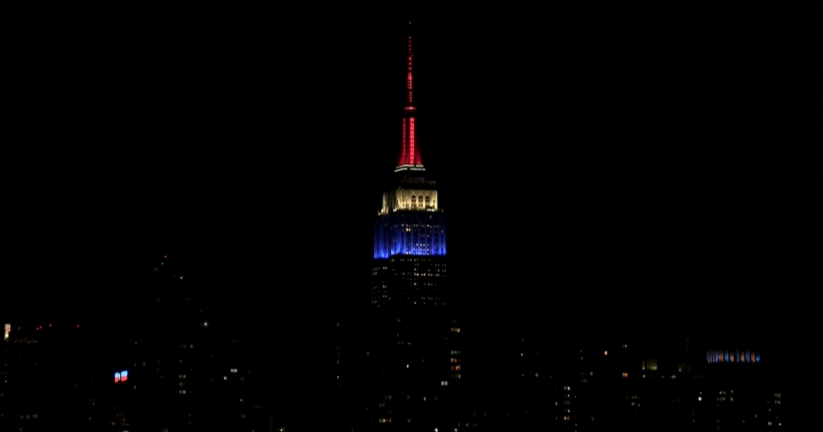 Coupe du monde : New York en bleu, blanc, rouge… lEmpire State Building aux couleurs de la France après la victoire face au Sénégal
