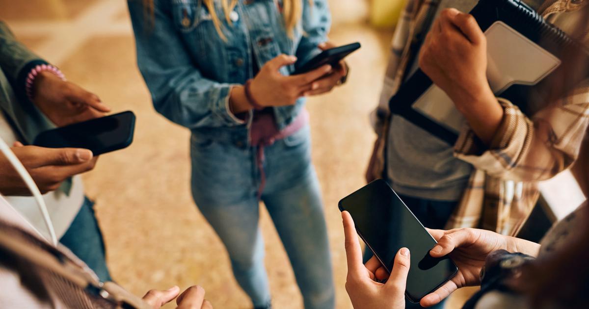 «C’est absolument majeur pour nos élèves» : le ministre de l’Éducation annonce l’interdiction du téléphone portable au lycée dès le 1er septembre