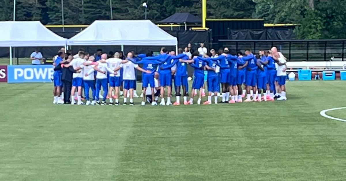 Coupe du monde 2026 : hommage des Bleus à la mémoire d’Eric Roy avant l’entraînement