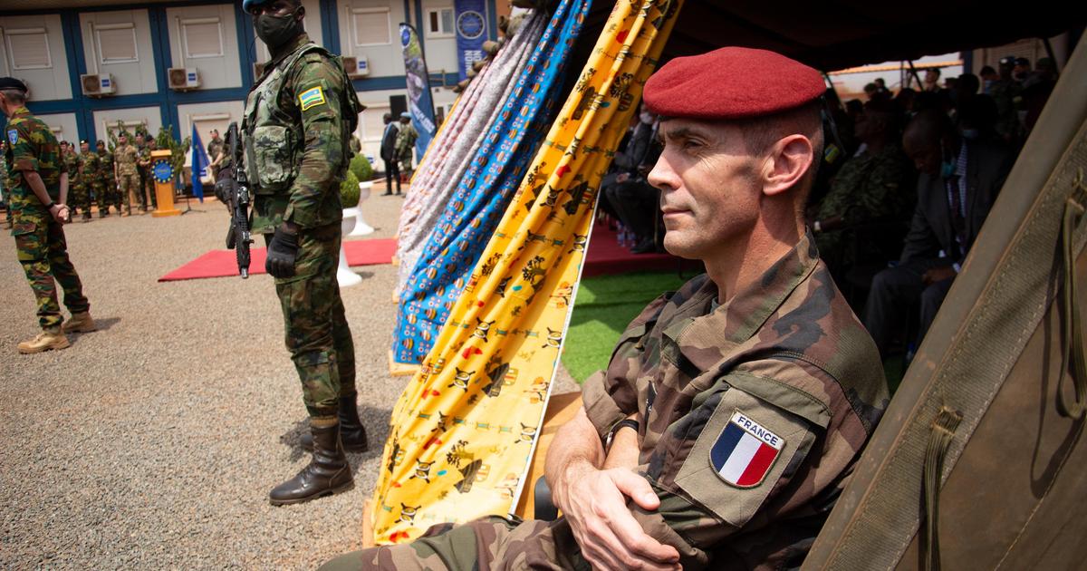 Emmanuel Macron va nommer de nouveaux chefs d'état-major pour l'armée de Terre et la Marine