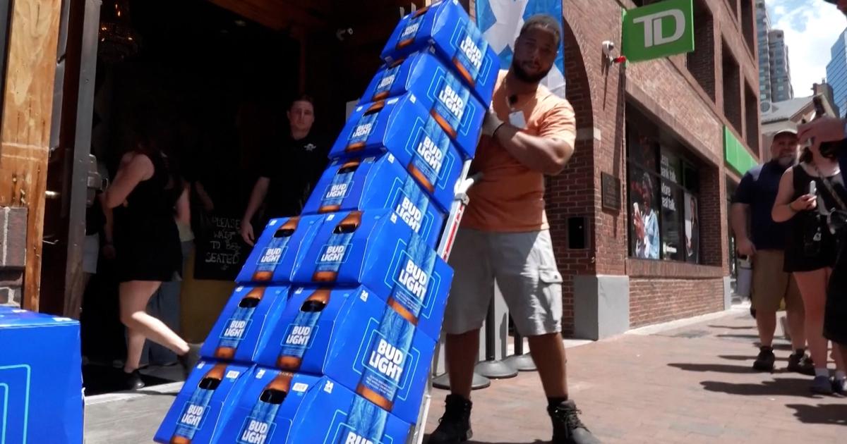 « Dimanche, on était à sec » : reportage à Boston, où les Écossais provoquent une pénurie de bières