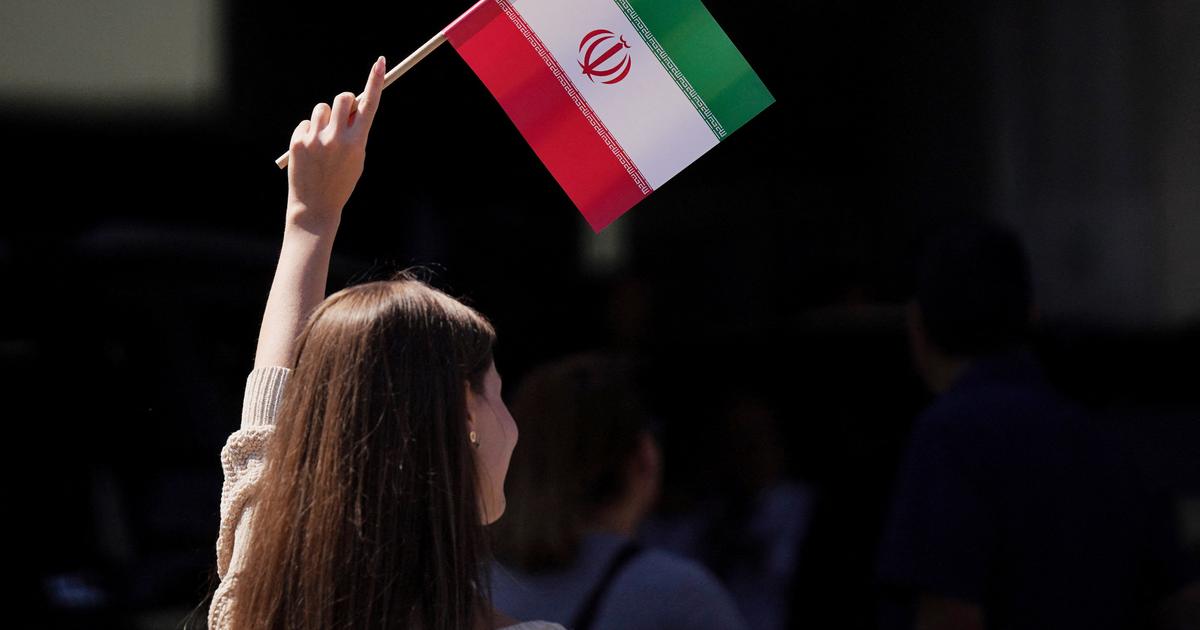 À Paris, des manifestants contre la répression en Iran bravent une interdiction de rassemblement