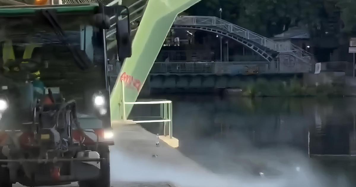 Canal Saint-Martin : un agent de propreté filmé en train de pousser des déchets dans l’eau, Emmanuel Grégoire promet «des mesures»