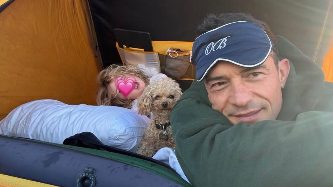 Φωτογραφίες του Ορλάντο Μπλουμ, σε διακοπές «φύσης» και κατασκήνωσης με την κόρη του