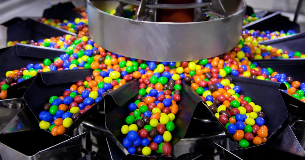 Pourquoi deux couleurs de M&M’s vont bientôt disparaître de certains paquets