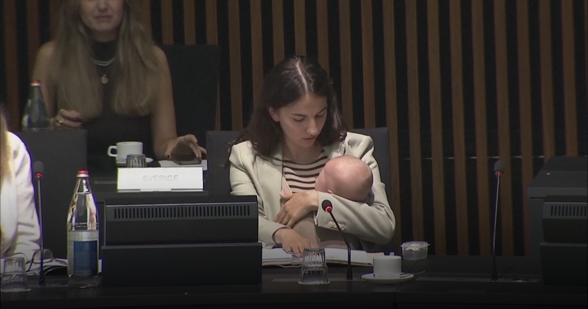 Une ministre suédoise assiste à une réunion européenne avec son bébé de trois mois