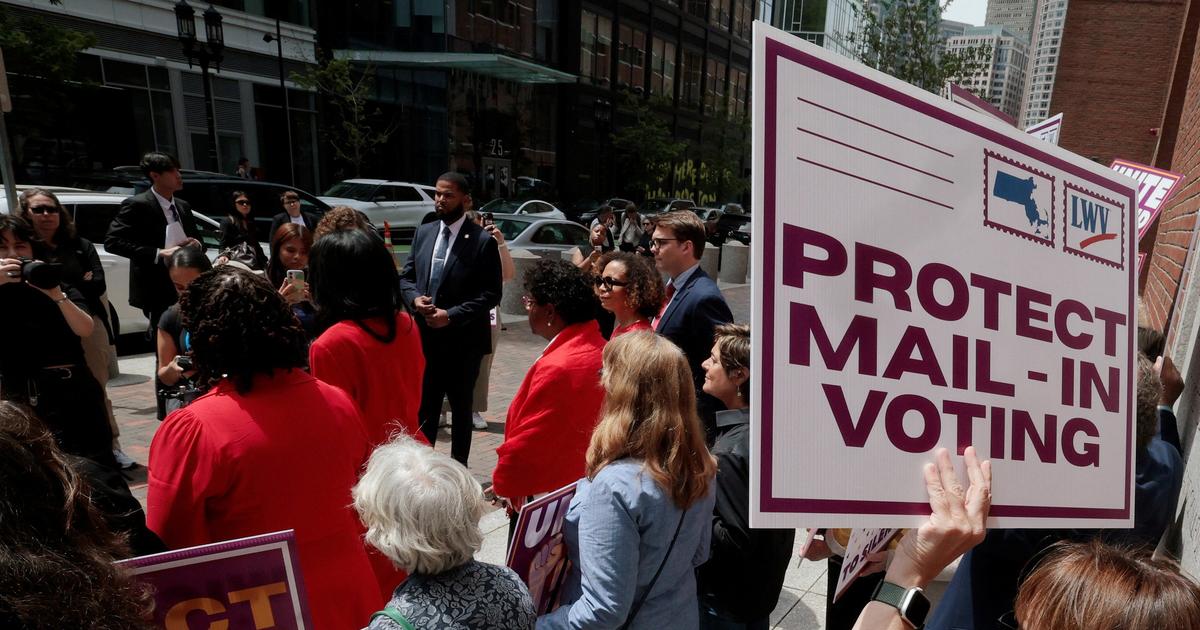 La Cour suprême inflige un revers à Trump qui cherchait à limiter le vote par correspondance