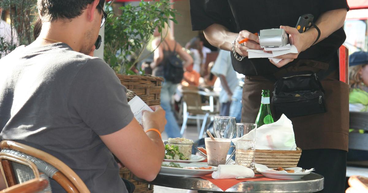«Je me sens obligé de laisser quelque chose» : avantageux selon les restaurateurs, la digitalisation du pourboire irrite les clients