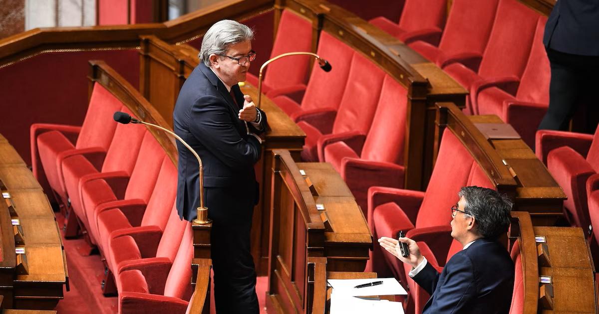«Ce n’est plus une girouette, c’est un ventilateur»: entre Faure et Mélenchon, le coup de chaud de la censure
