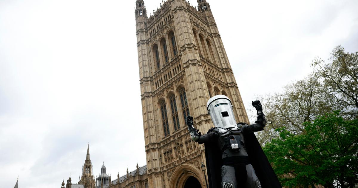 Élection partielle au Royaume-Uni: qui est «Count Binface», le candidat à tête de poubelle qui affrontera Nigel Farage